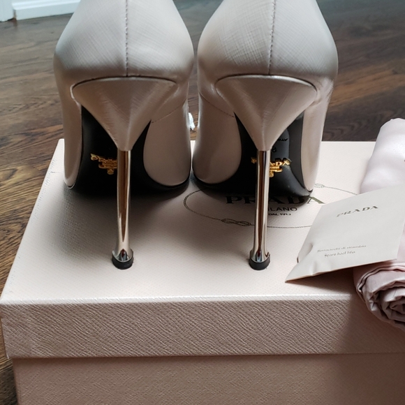 100% authentic Prada Heels - Picture 2 of 8